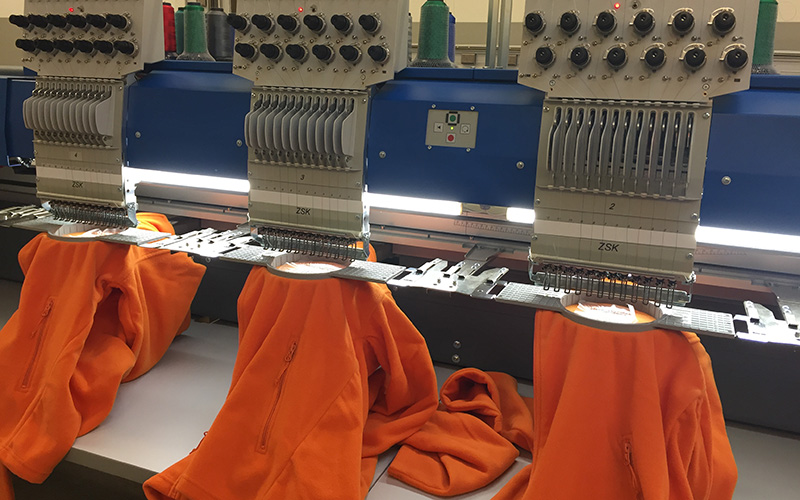 ZSK Stickmaschine RACER 4W im Einsatz bei HUGO JOSTEN